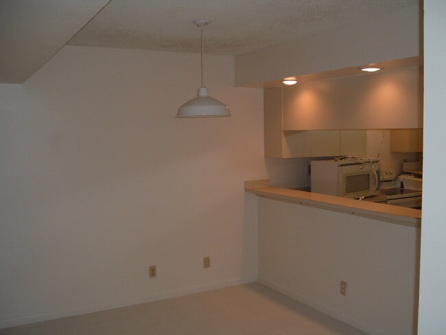 Building Photo - SOMERSET