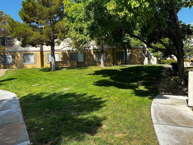 Building Photo - Summerlin 2 Bedroom Condo