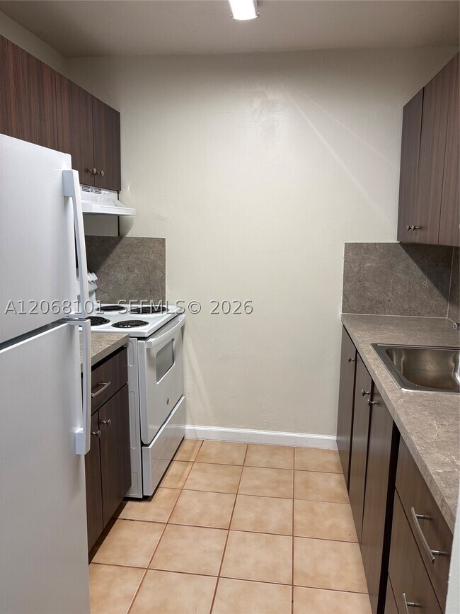 Building Photo - 16215 NE 18th Ct