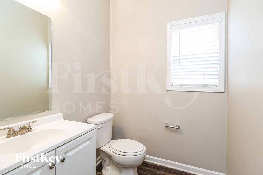 Building Photo - 9827 Jeanette Cir