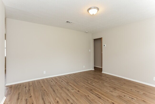Building Photo - 2387 Betsy Dr