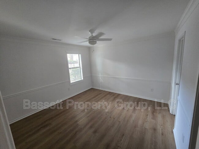 Building Photo - 1739 River Front Dr