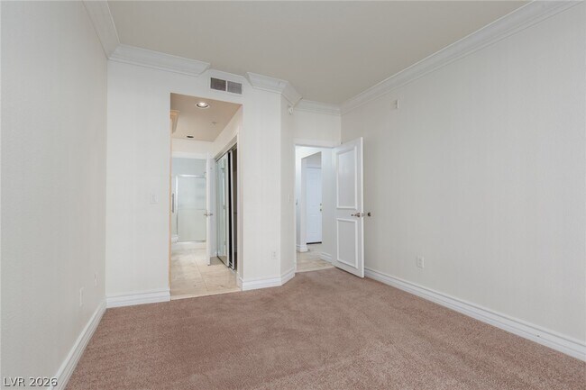 Building Photo - 210 E Flamingo Rd