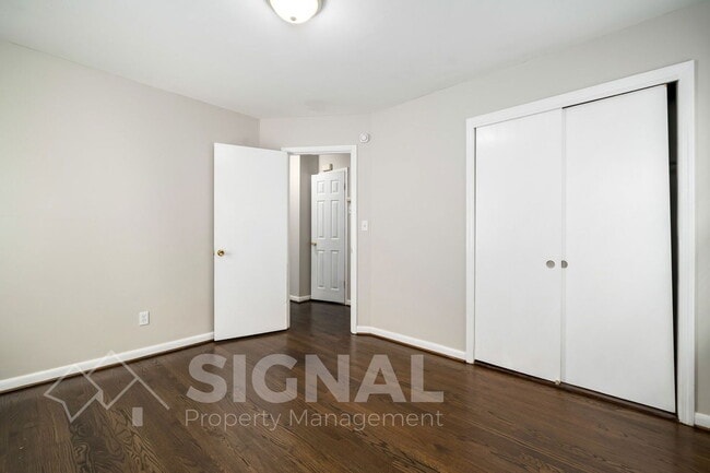 Building Photo - 213 Lake Dr Cir NE