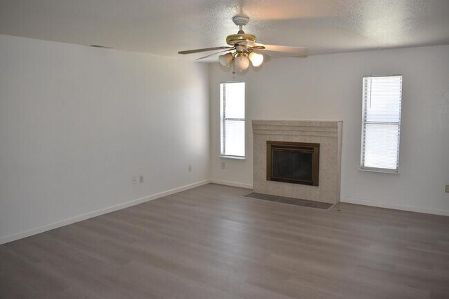 Building Photo - 614 E Linwood Ave