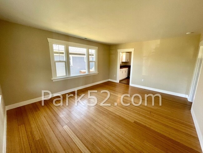 Building Photo - 917 N Proctor St