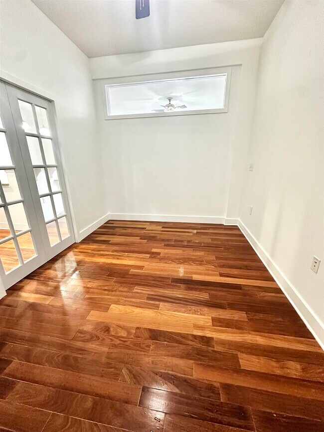 Building Photo - 55 Mallory Ave