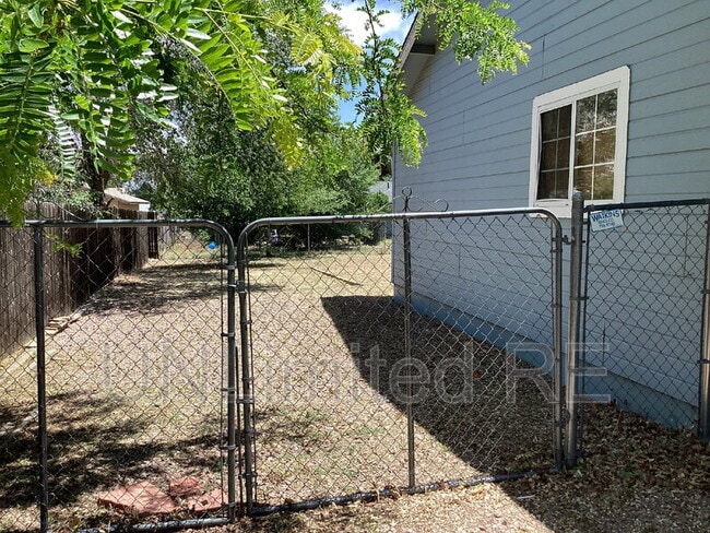 Building Photo - 2819 N Cedar Springs Ln