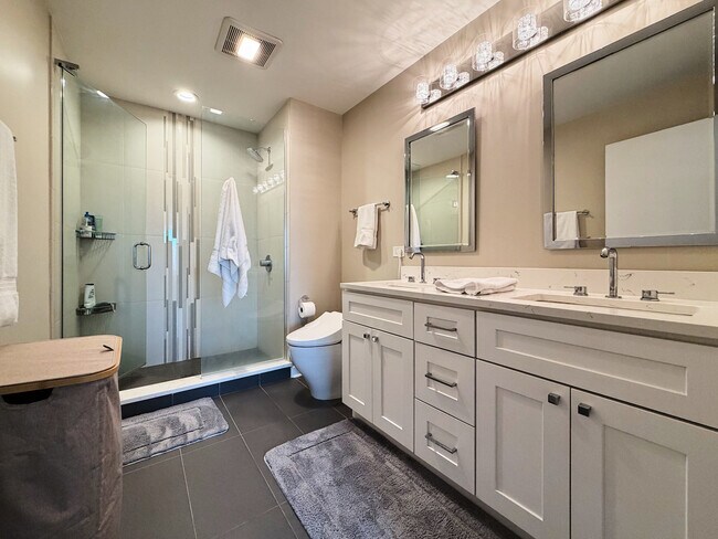 Building Photo - 303 W Ohio St