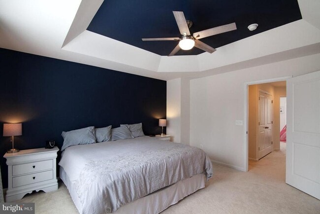 Building Photo - 136 Solara Dr