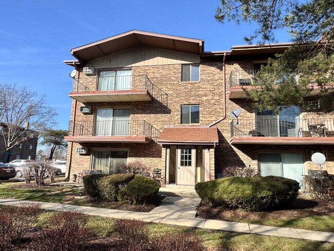 Building Photo - 2529 Spring St