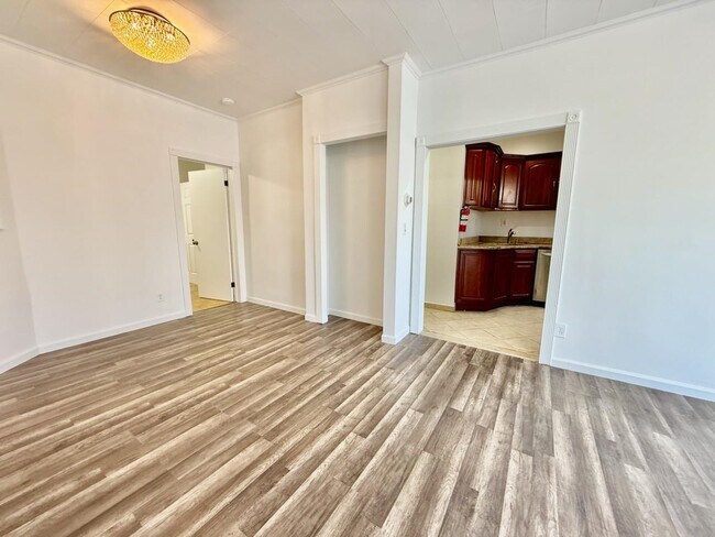 Building Photo - 204 Olean Ave