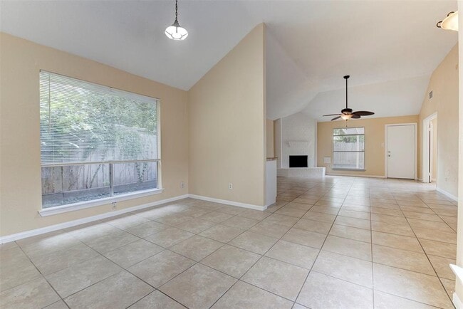 Building Photo - 4035 Green Crest Dr