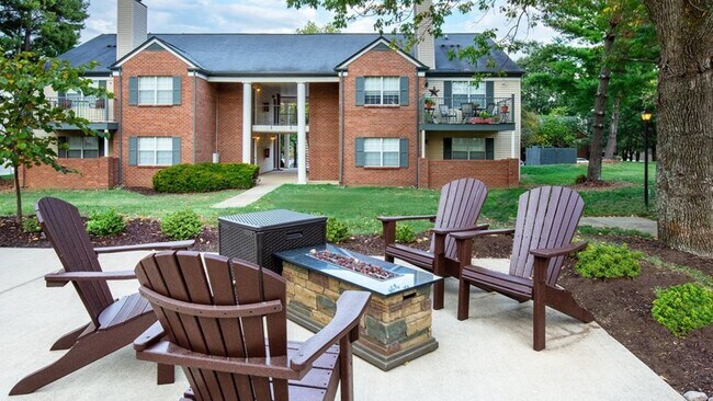 Building Photo - 1008 Village Green Crossing