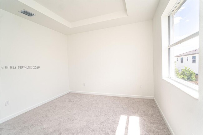 Building Photo - 2646 SE 27th Dr