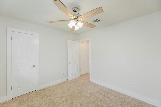 Building Photo - 705 Catumet Dr