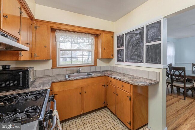 Building Photo - 307 Dickinson Rd