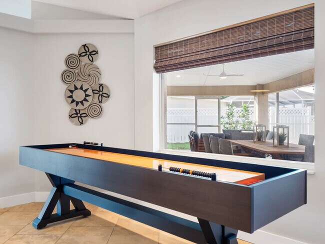 Building Photo - 6 Clinton Ct N