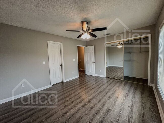 Building Photo - 3282 Oak Lake Pl