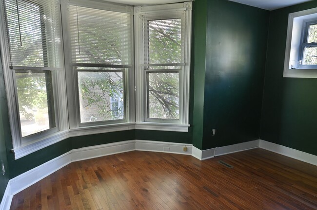 Building Photo - Beautiful Spacious Single Family on 2nd St