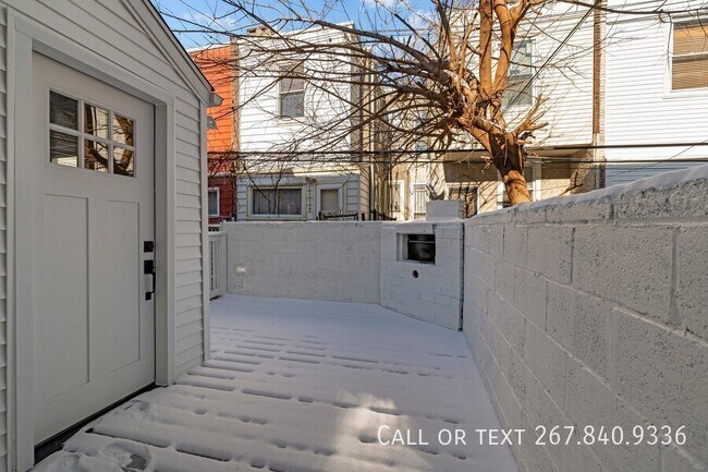 Building Photo - 2921 W Oxford St