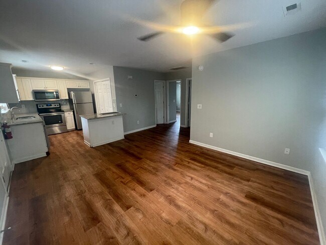 Building Photo - Special $500 Security Deposit, 1/2 off a m...