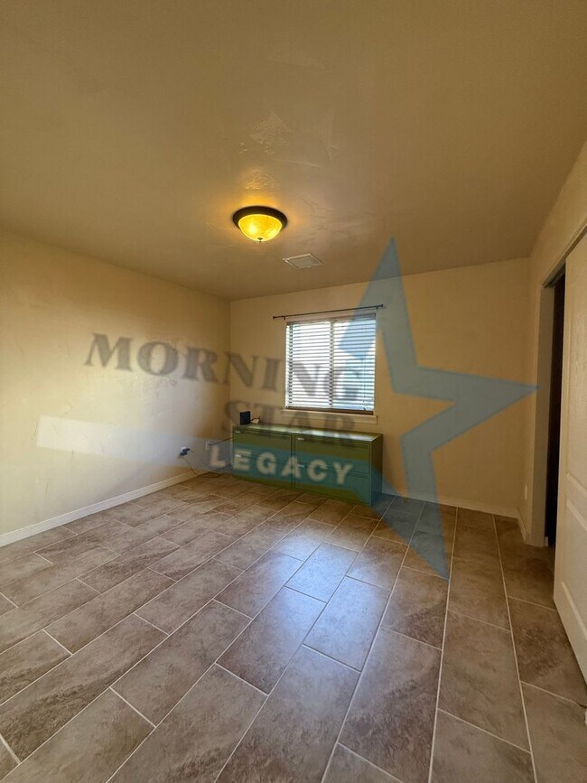 Building Photo - 3 Bedroom Energy-Efficient Home with Expansive Yard & Workshop!