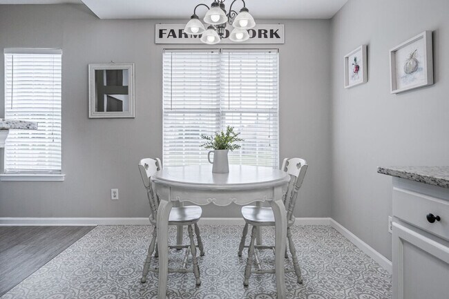 Building Photo - 11 Cobblestone Dr NW