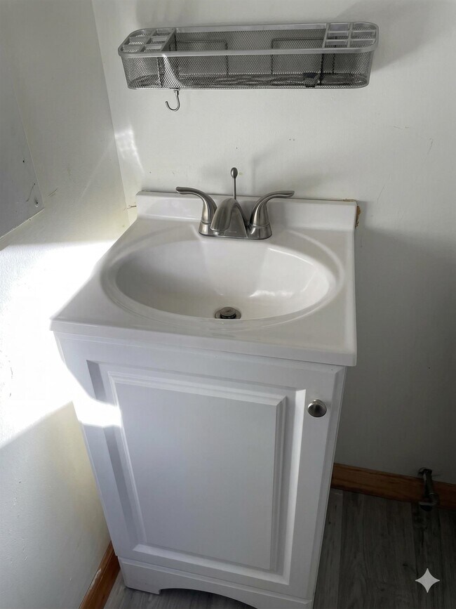 Building Photo - 103 Cable Ave