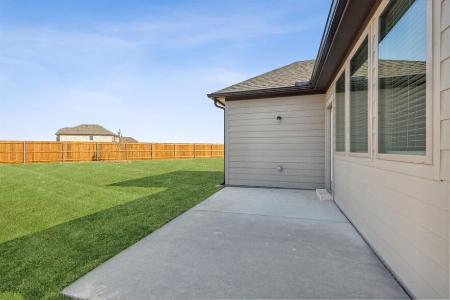 Building Photo - 907 Hazel Dr