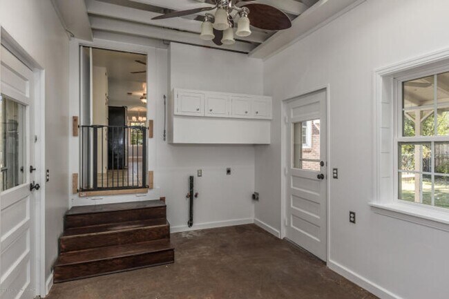 Building Photo - 108 Wayside Dr