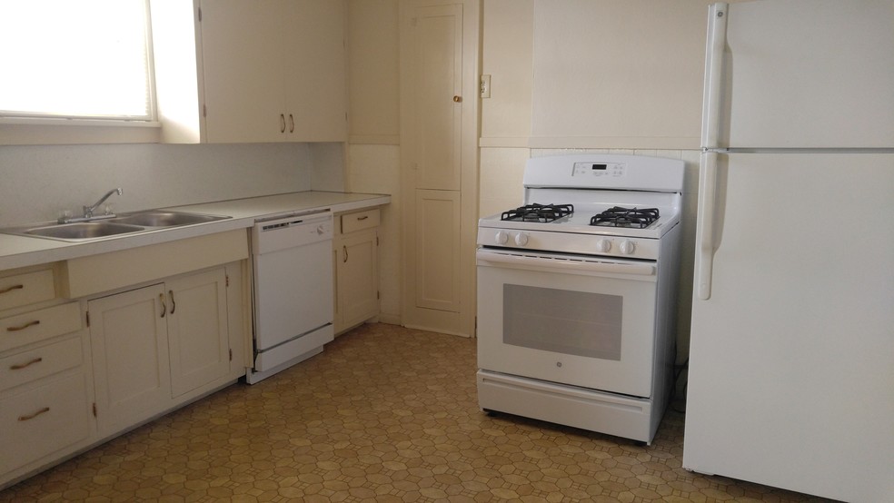 Primary Photo - 902 6th St