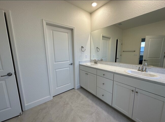 Building Photo - 1339 Harness Ct