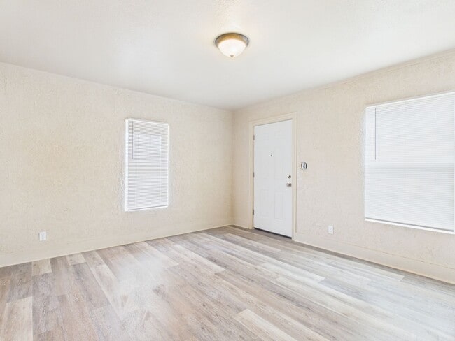 Building Photo - 1111 SW 13th Ave