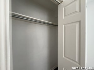 Building Photo - 1142 W Villaret Blvd