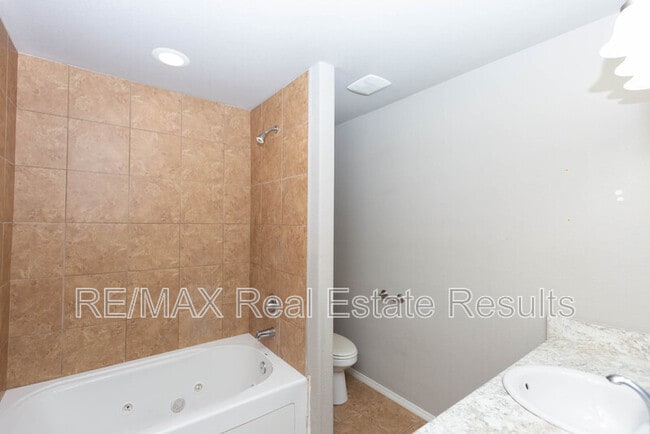 Building Photo - 5411 SW Cherry Creek Rd