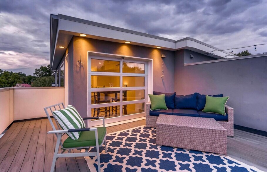 Building Photo - 3528 Stuart St