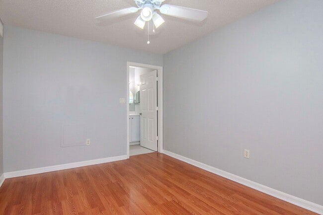 Building Photo - Remodeled 2 Bedroom 2 Bathroom w/ Master Ensuite Walk In Shower