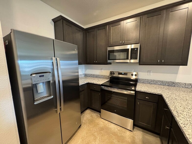 Building Photo - 1206 Concord Dr