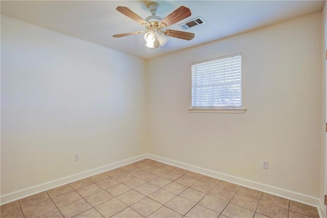 Building Photo - 620 Marino Dr