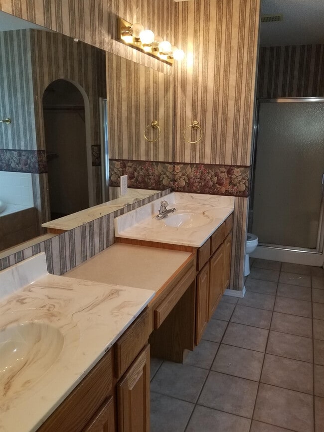 Building Photo - 18 Fairbrook Ln