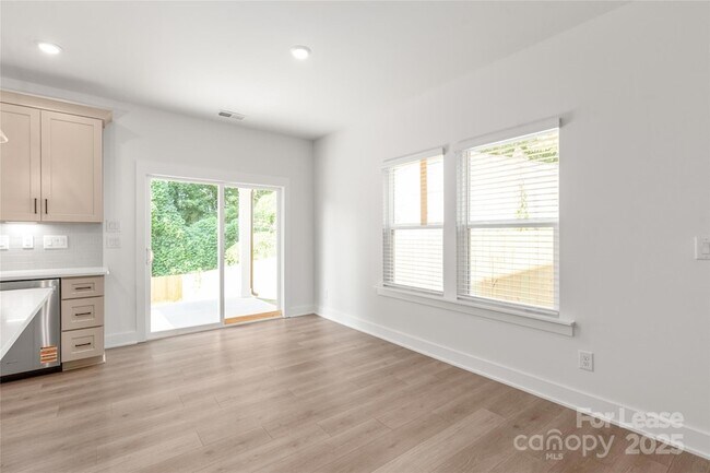 Building Photo - 2823 Coronet Way