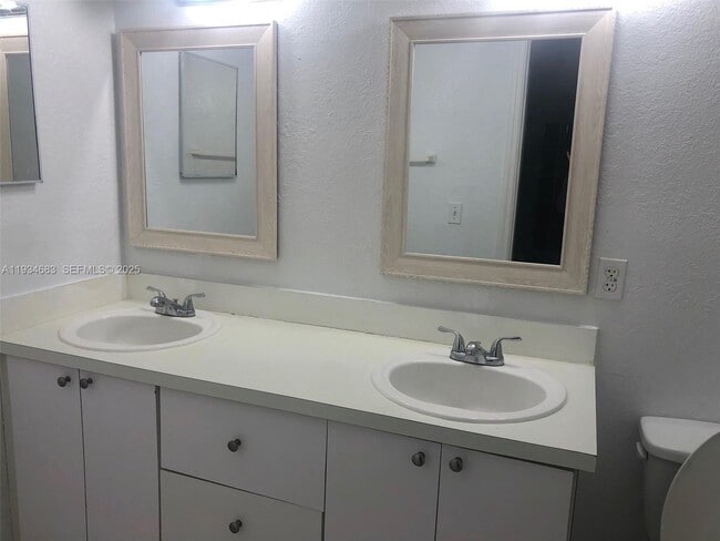 Building Photo - 1010 NW 2nd Ave