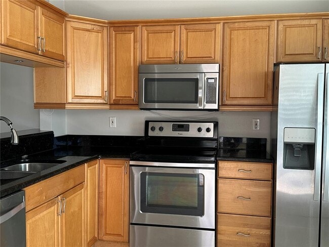 Building Photo - 230 Sun Vista Ct N