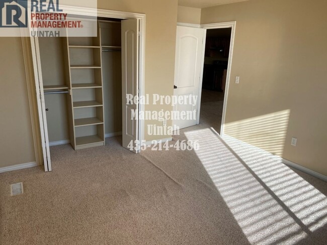 Building Photo - Legacy Meadows Twin Home