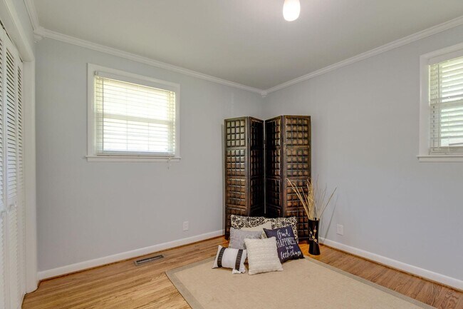 Building Photo - $2500/mo A newly remodeled 3 bedroom 2.5 B...