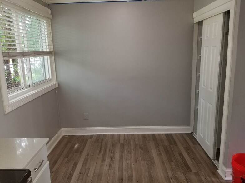 Building Photo - 4030 W 13 Mile Rd