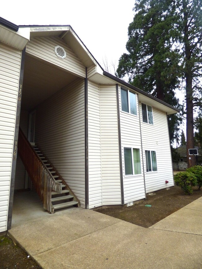 Building Photo - Rent Special: FREE May's Rent - 2 Bedroom 1 Bath Unit NE Salem!