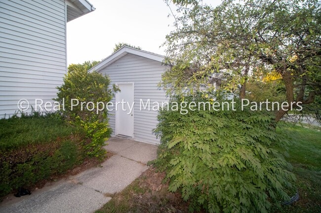 Building Photo - 2-Bed, 1-Bath Upper Unit with Garage & Porch – Steps from Paul Henry Trail