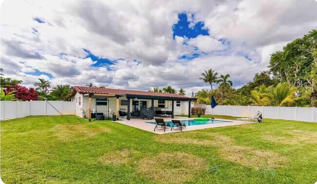 Building Photo - 2648 NW 9th Ln